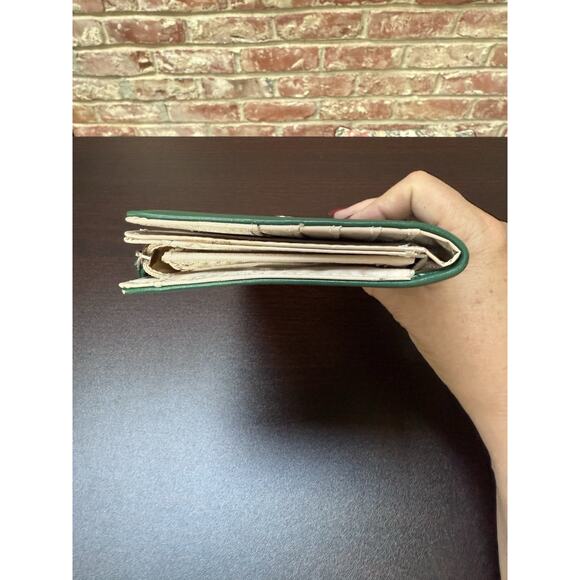 Mundi Women's Large Bi-Fold Wallet Color Green NWT - Picture 6 of 10